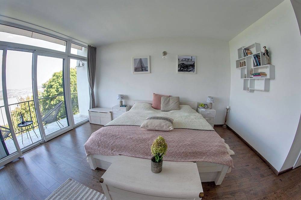 Lakeview Home in Tihany with Hot Tub in Tihany, Balatonfüredi járás