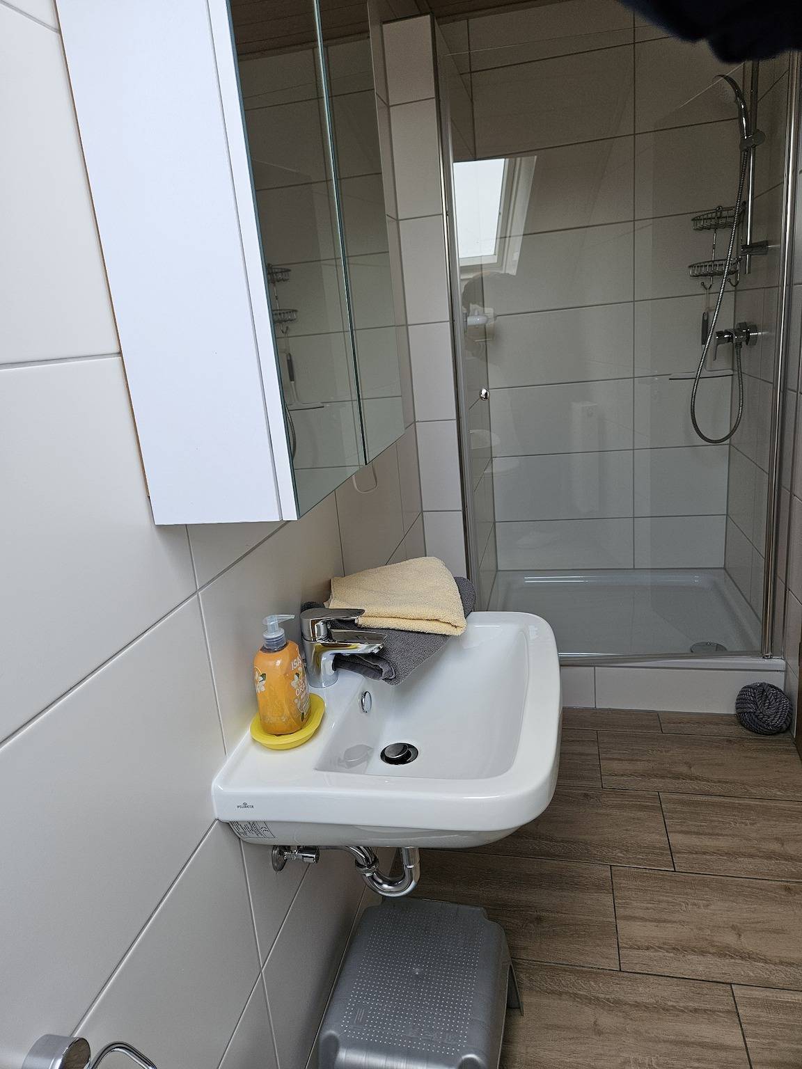 Bordeaux "Pension Seeruhe" - Einzelzimmer in Neuharlingersiel, Nordseeküste