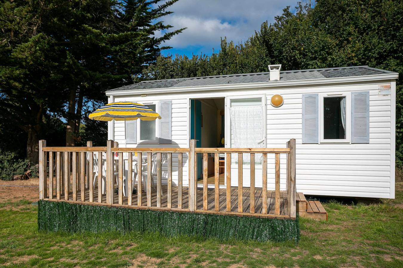 Mobilheim 'Bikini' mit privater Terrasse und privatem Garten in Plouha, Côte de Goëlo