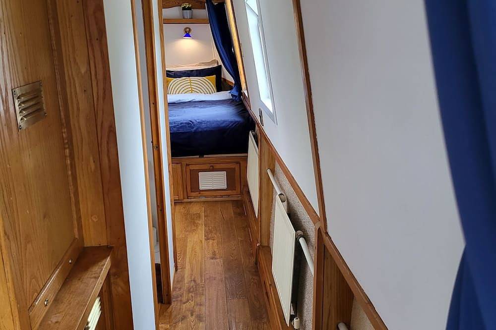 Cosy Canal Boat in Little Venice for Family & Friends in London, Südostengland