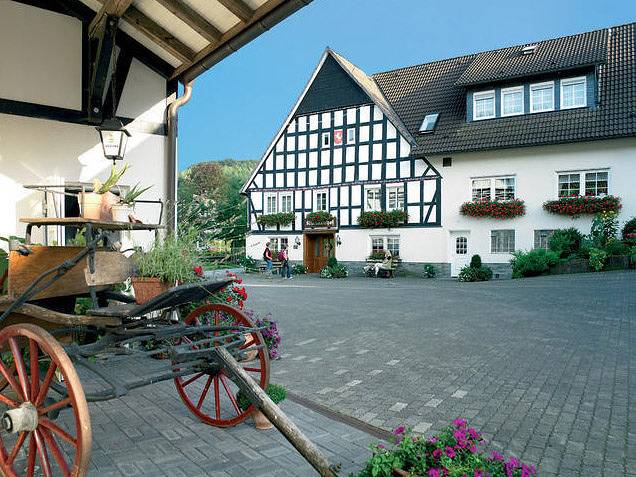 Landhotel Klaukenhof - Doppelzimmer mit Dusche und Wc in Lennestadt, Sauerland