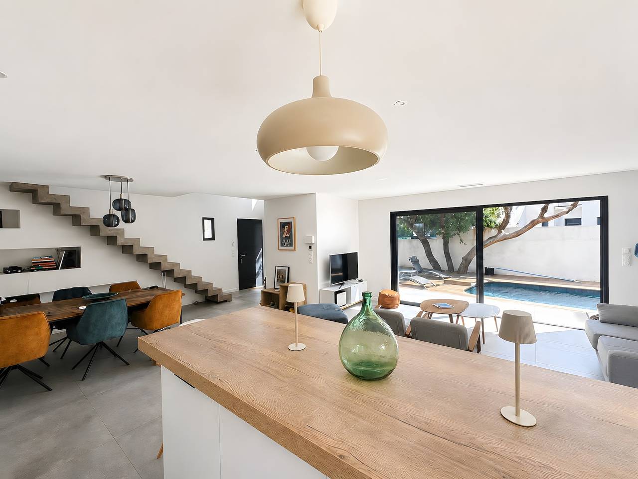 Contemporary Villa with Private Pool, Wi-Fi, and Air Conditioning in Baillargues, Mediterranean Coast (France)