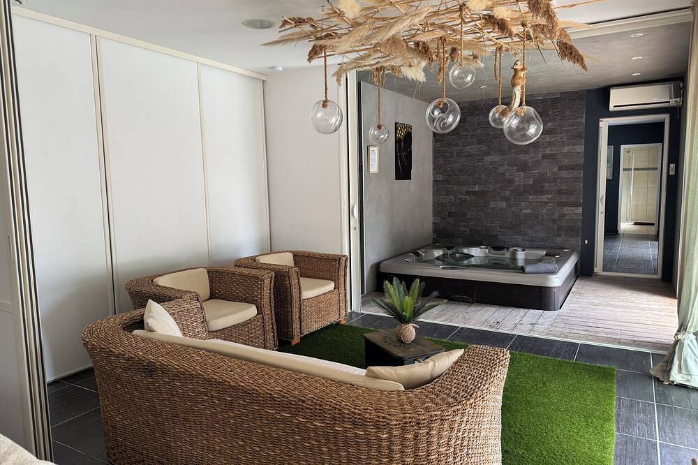 Maison de vacances avec piscine & spa près de Montpellier in Vailhauquès, Costa mediterránea (Francia)
