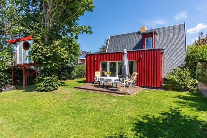 Ferienhaus für 6 Personen, mit Balkon und Terrasse sowie Garten und Seeblick