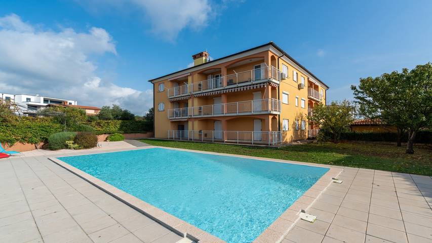 Ferienwohnung für 6 Personen, mit Balkon/Terrasse und Pool
