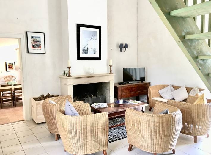 Gîte pour 18 personnes, avec piscine ainsi que terrasse et jardin à Bourneau - 4