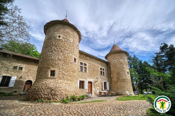 Gîte pour 8 personnes, avec terrasse et jardin