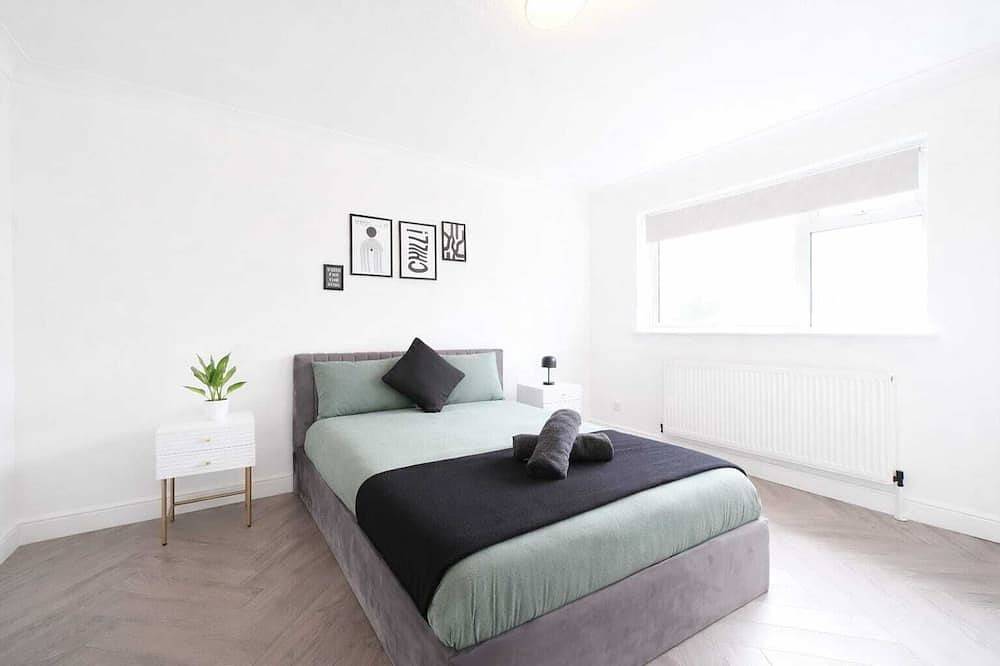 Modern 3 bed house in Edmonton with driveway parking in London, Südostengland