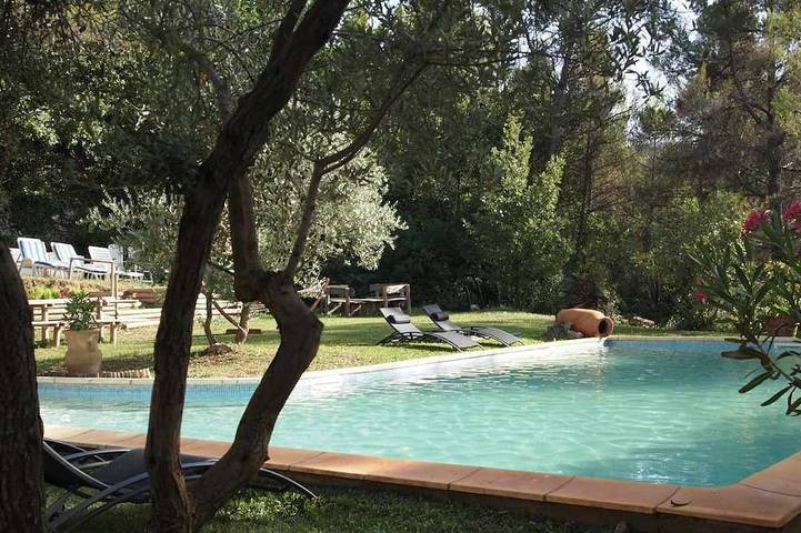 Location de vacances pour 9 personnes, avec jacuzzi et jardin à Mimet - 4