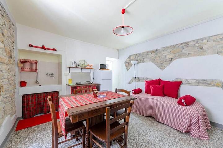 Gîte pour 8 personnes, avec piscine ainsi que jardin et vue à Ponzone - 3