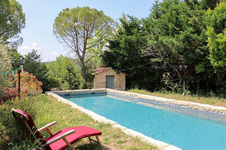 Gîte pour 8 personnes, avec piscine et jardin à Saint-André-de-Roquepertuis