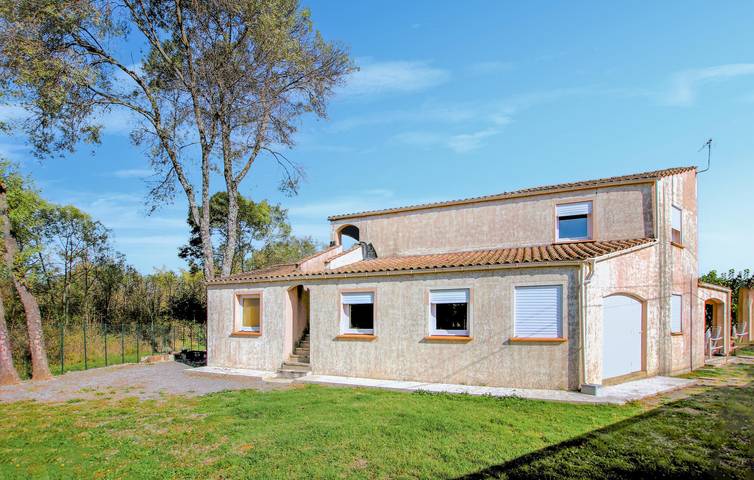 Location de vacances pour 6 personnes, avec jardin ainsi que terrasse et piscine, animaux acceptés à Lablachère