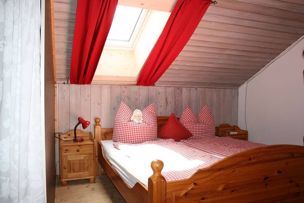 Ganze Wohnung, Ferienwohnung Heuboden 100 qm, 1-5 Personen, 2 sep. Schlafzimmer, Wlan, Balkon in Staudach-Egerndach, Chiemsee