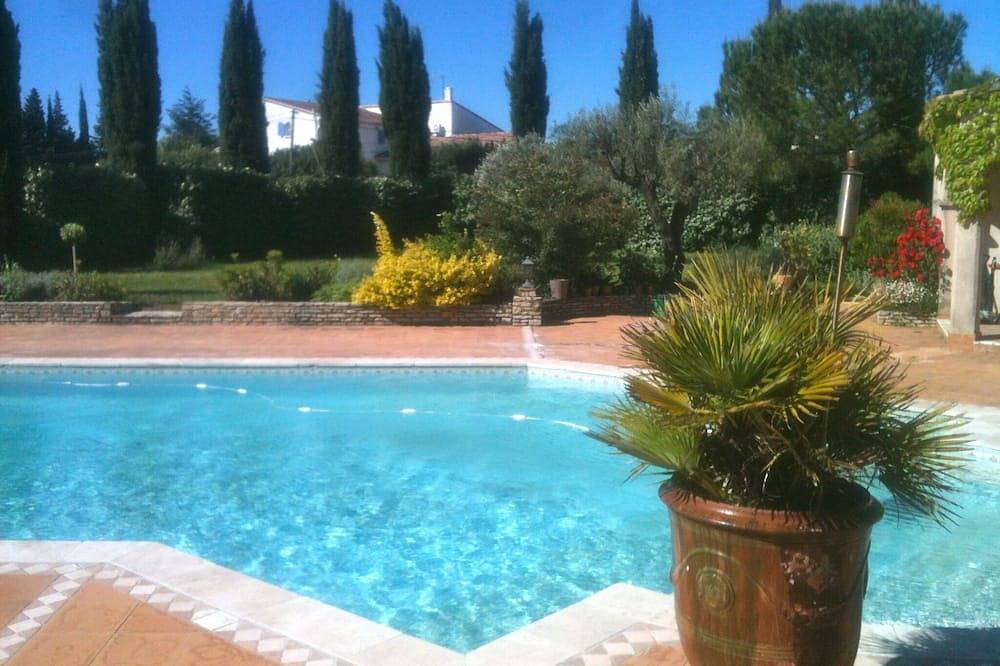Villa pour 8 Personnes dans Arles, Parc naturel régional de Camargue
