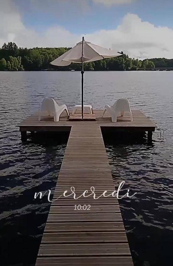 Ma Cabane Au Bord Du Lac in Neuvic, Région d'Ussel