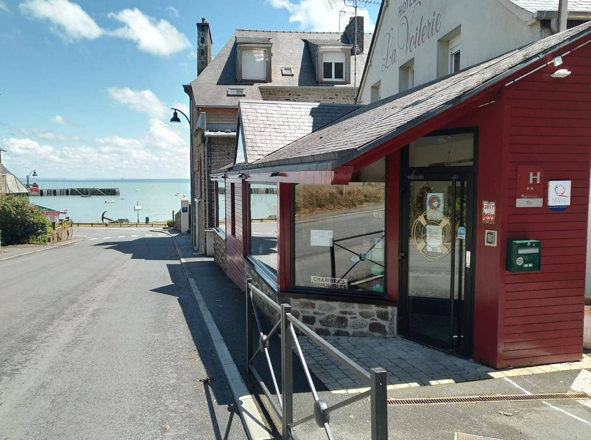 Attic Standard Double Room in Cancale, Baie du Mont-Saint-Michel