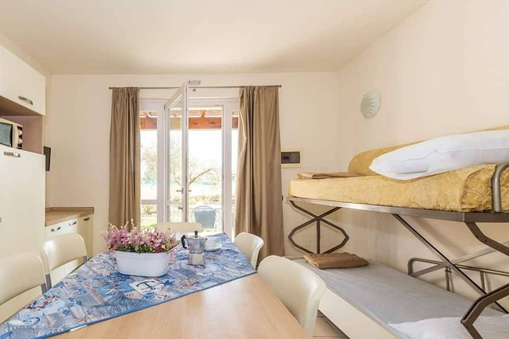 Schöne Wohnung in einem Ferienhaus für 4 Leute mit  W-Lan, Klimaanlage, Pool, Tv und Terrasse in Colombare, Sirmione