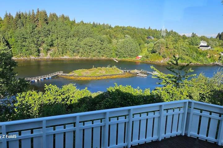 Ferienhaus für 11 Personen, mit Garten und Ausblick, mit Haustier in Austrheim