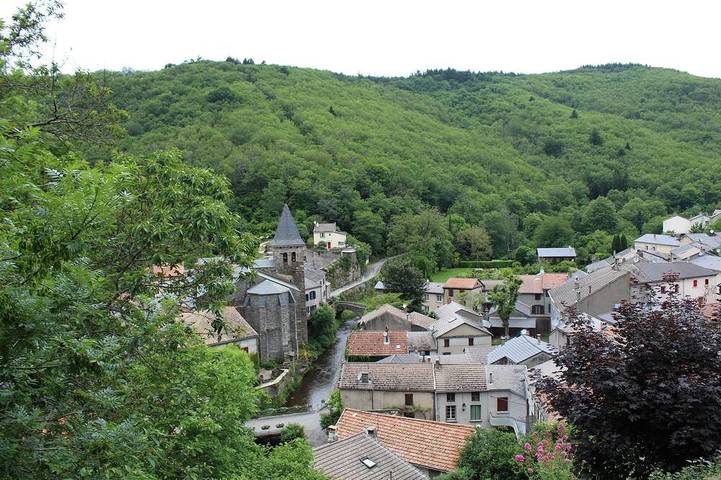 Gîte pour 6 personnes, avec terrasse et jardin, animaux acceptés à Caudebronde