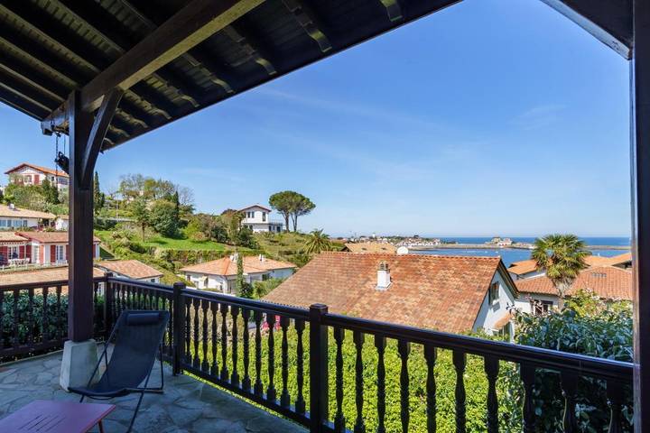 Villa voor 9 personen, with Balkon and Terras as well as Uitzicht in Ciboure