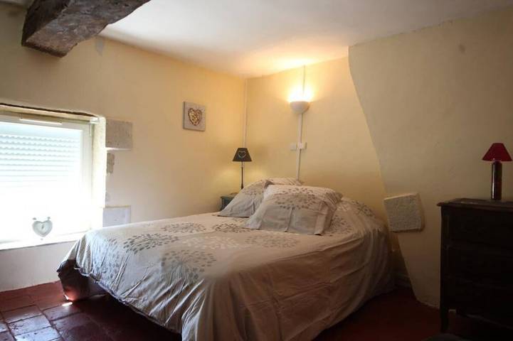 Location de vacances pour 3 personnes, avec jardin à Bourg-le-Comte - 3