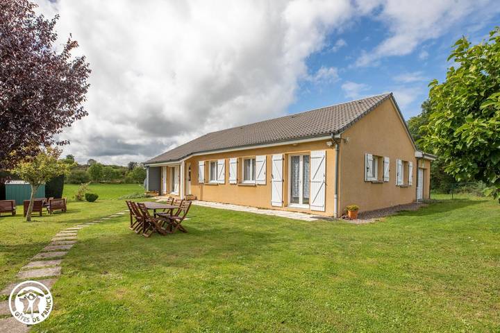 Gîte pour 6 personnes, avec jardin, animaux acceptés à Nébouzat