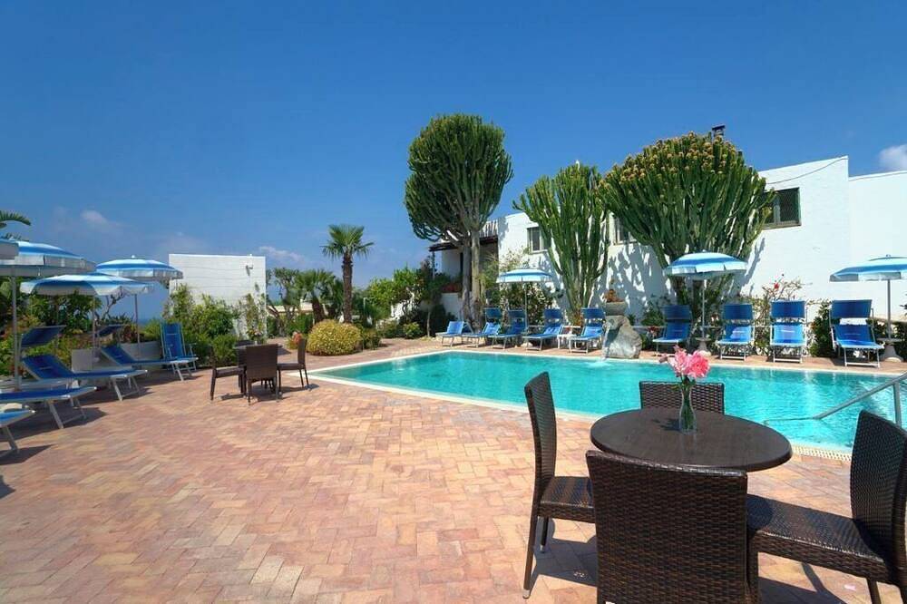 Bachelorette party with a 360-degree panoramic toast (up to 40 people). in Forio, Ischia