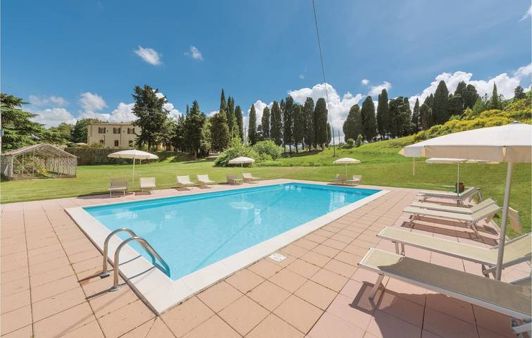 Appartamento con giardino a bordo piscina con parcheggio e cucina in Chianni, Costa degli Etruschi