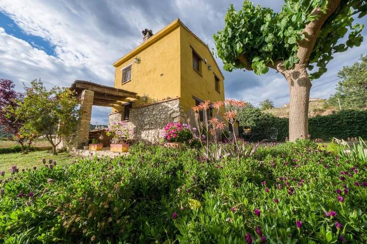 Casa rural para 6 personas, con vistas y jardín, Se admiten mascotas en Tivenys