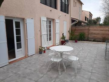 Gîte pour 2 personnes, avec terrasse dans Plage Miramar