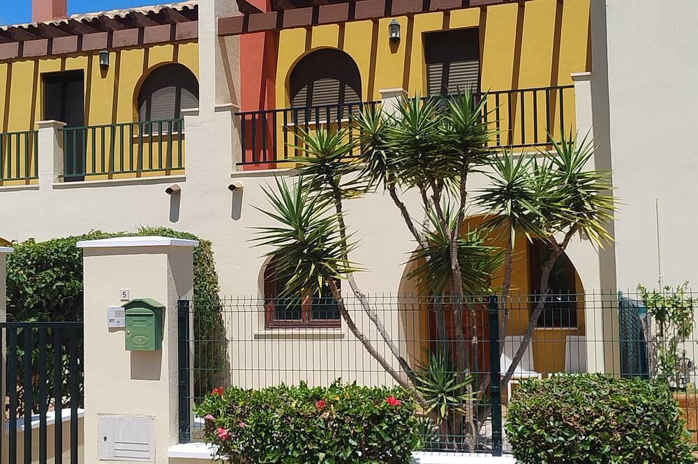 Andalusisches Reihenhaus mit zwei Betten an der Costa Esuri Golfanlage in Urbanizacion Costa Esuri, Ayamonte