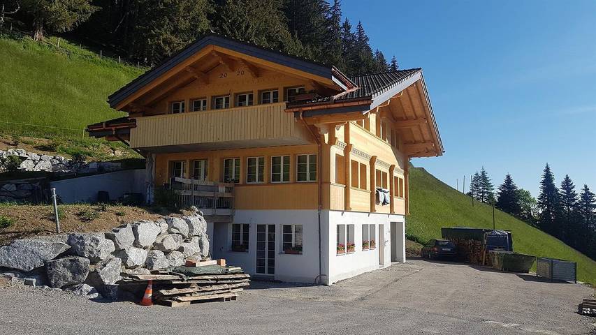 Ferienwohnung für 3 Personen, mit Ausblick und Terrasse in Adelboden
