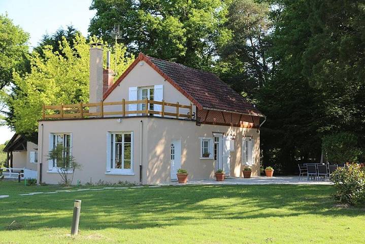 Location de vacances pour 16 personnes, avec vue sur le lac et piscine ainsi que vue et jardin à Gien - 4