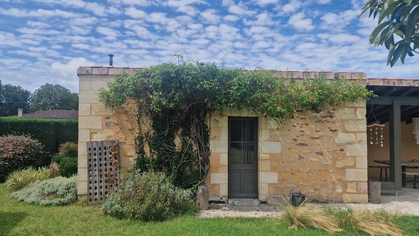 Cottage pour 4 personnes, avec piscine et jardin, animaux acceptés à Plassac