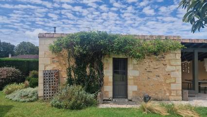Cottage pour 4 personnes, avec jardin et piscine, animaux acceptés à Plassac