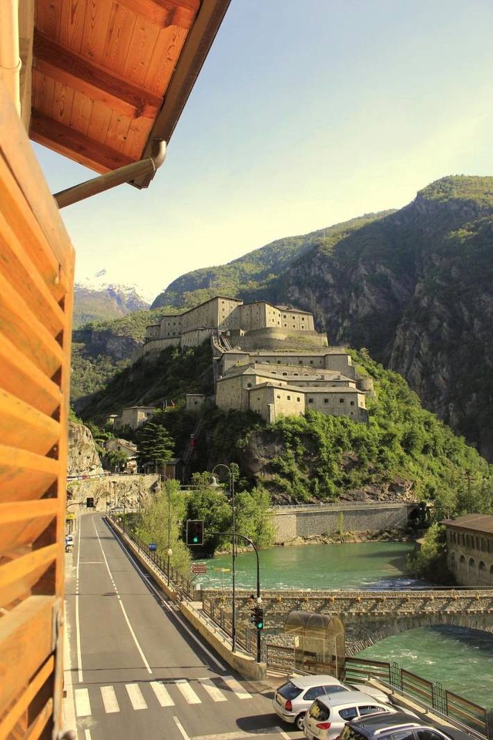 Gîte pour 2 personnes, avec balcon et vue à Bard