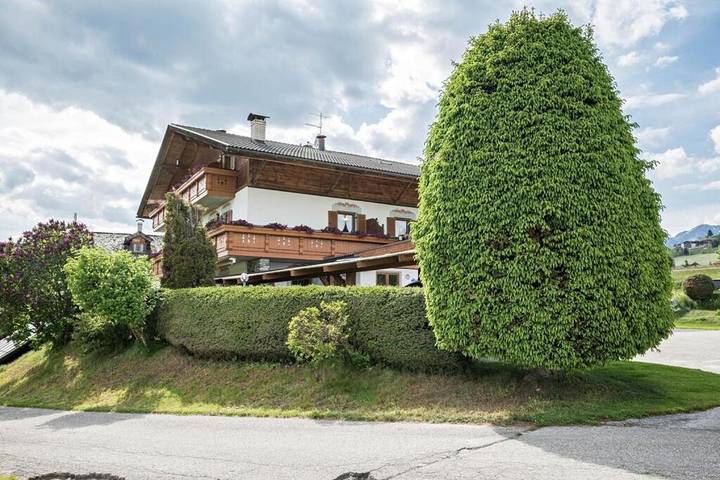 Ferienwohnung für 3 Personen, mit Balkon und Terrasse sowie Garten und Ausblick in Maranza