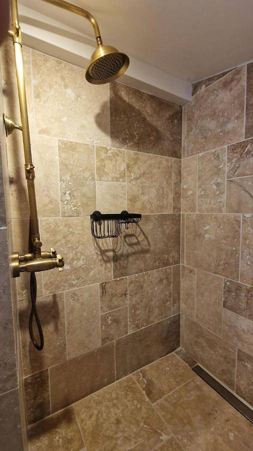 Location de vacances pour 2 personnes, avec vue sur le lac ainsi que vue et jardin, animaux acceptés à Prouilly - 4