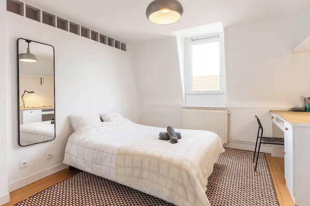 Large house ideal for groups or families! 13 people near Lille in Ronchin, Lille region