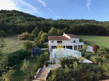 Gîte pour 14 personnes, avec jardin ainsi que piscine et vue, animaux acceptés à Saint-Géry