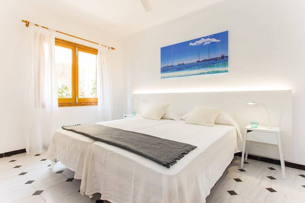 Traumhaftes Haus in Sa Coma mit privatem Swimmingpool, der sowohl drinnen als. in Sa Coma, Sant Llorenç des Cardassar