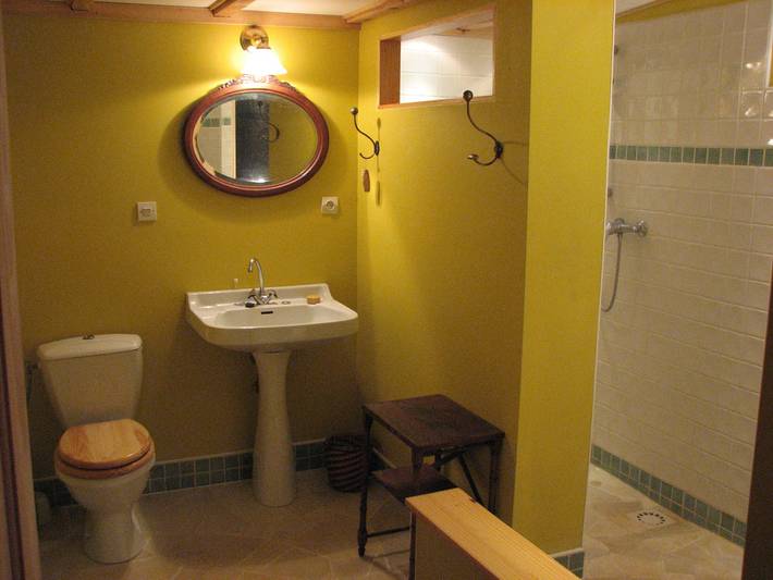 Casa vacanze in piccolo borgo tra campi e montagne in Bouvières, Die e dintorni