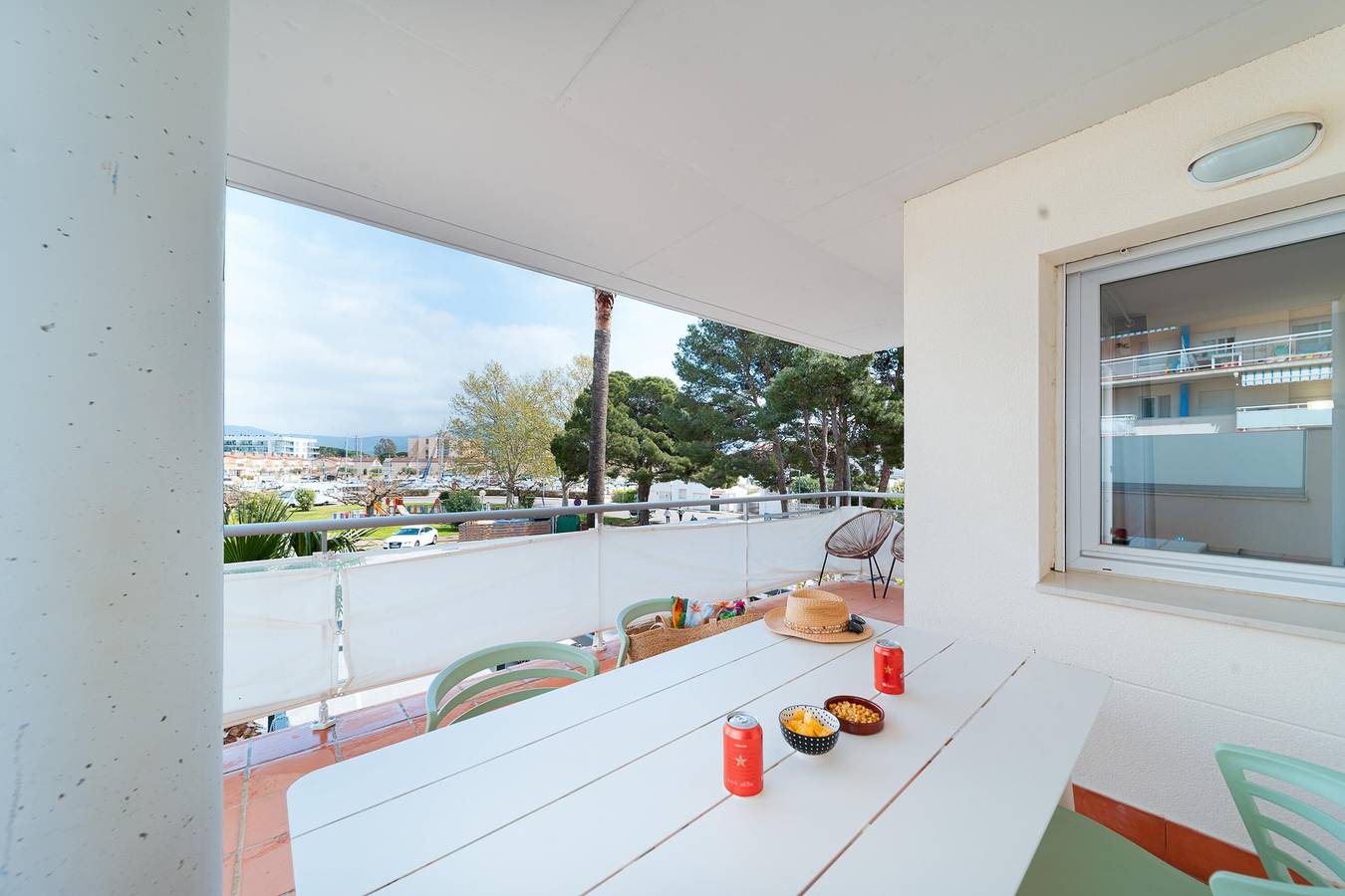 Ganze Wohnung, Bright first-floor apartment with seasonal pool in Santa Margarida, Roses