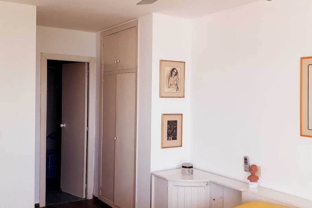 Ganze Wohnung, Apartment in front of the beach and with free parking in the same building. in Altea Dorf, Altea
