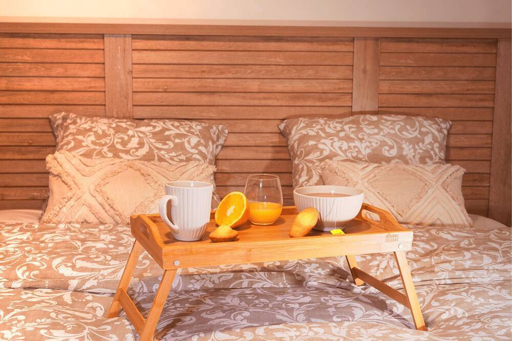 Appartement entier, Lunéa - Suite Premium avec Spa et Sauna in Dompierre-sur-Besbre, Allier