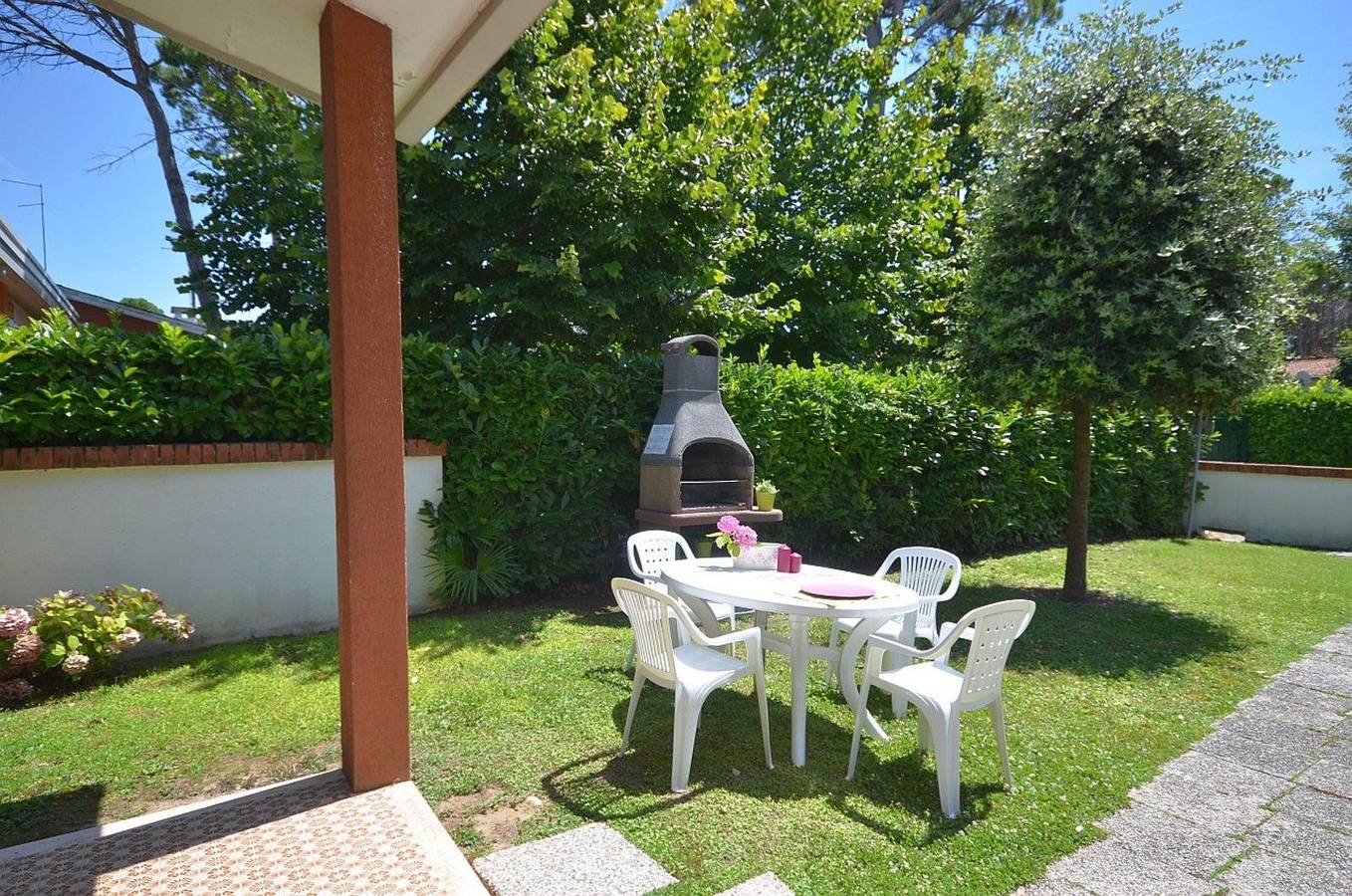 Schöne Villa mit Garten und Grill in Strandnähe in Bibione, San Michele al Tagliamento