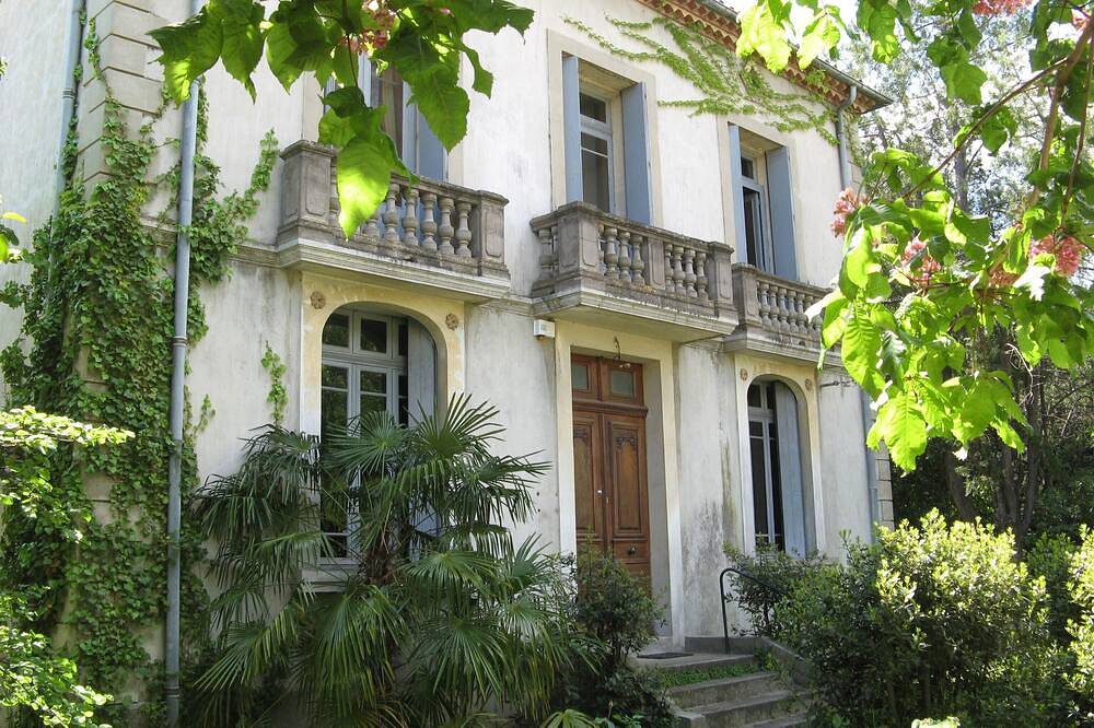 Haus mit Pool in einem authentischen Dorf, in der Nähe zum Meer. in Capestang, Mittelmeerküste (Frankreich)