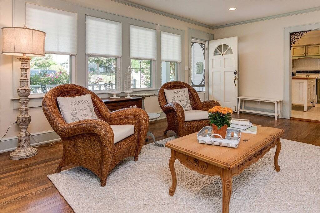 Tracy's Downtown Cottage, gehen Sie in die historische Hendersonville's Main Street in Hendersonville, Henderson County (NC)