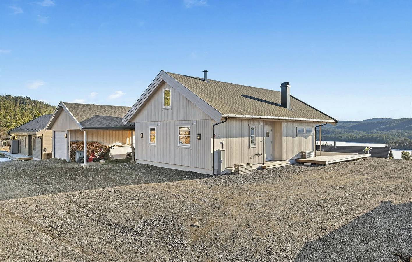 Feriehus for 8 personer med innsjøutsikt in Drangedal 