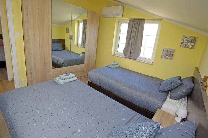2-bedroom luxury villa surrounded by mountain views just minutes from the beach! in Šibenik-Knin